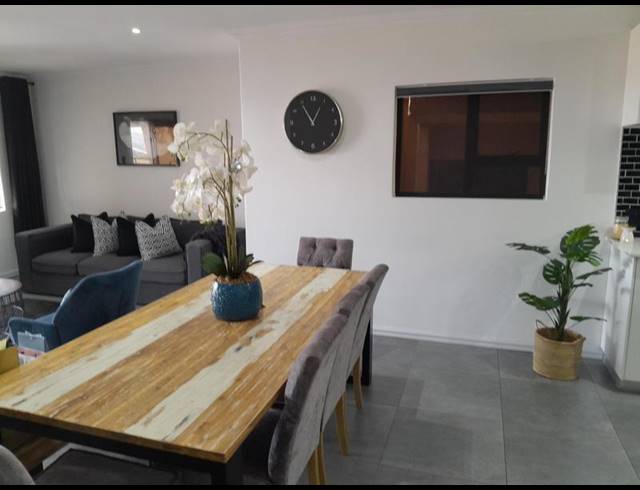 3 BEDROOM TOWNHOUSE FOR SALE IN SUNNYROCK